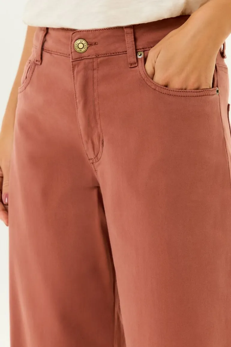 Calça Sarja Reta Fenda Soft