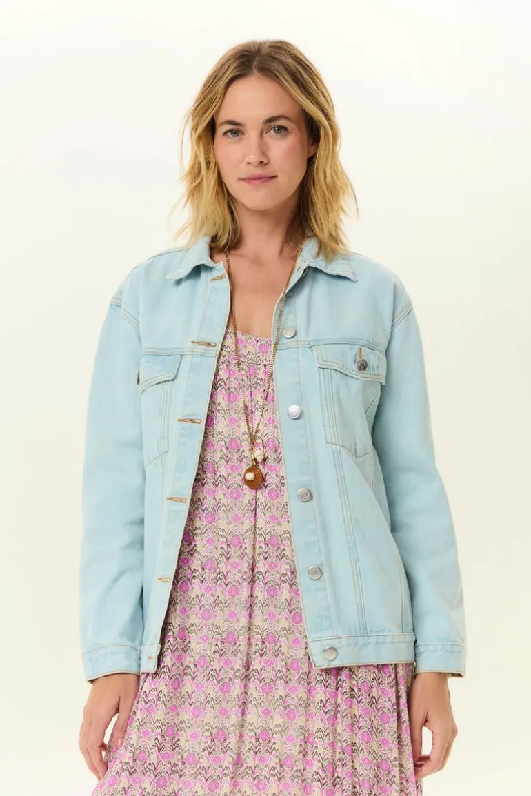 Jaqueta Jeans Recortes e Desgastes