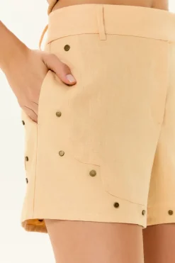 Short Linho Recorte Rebite