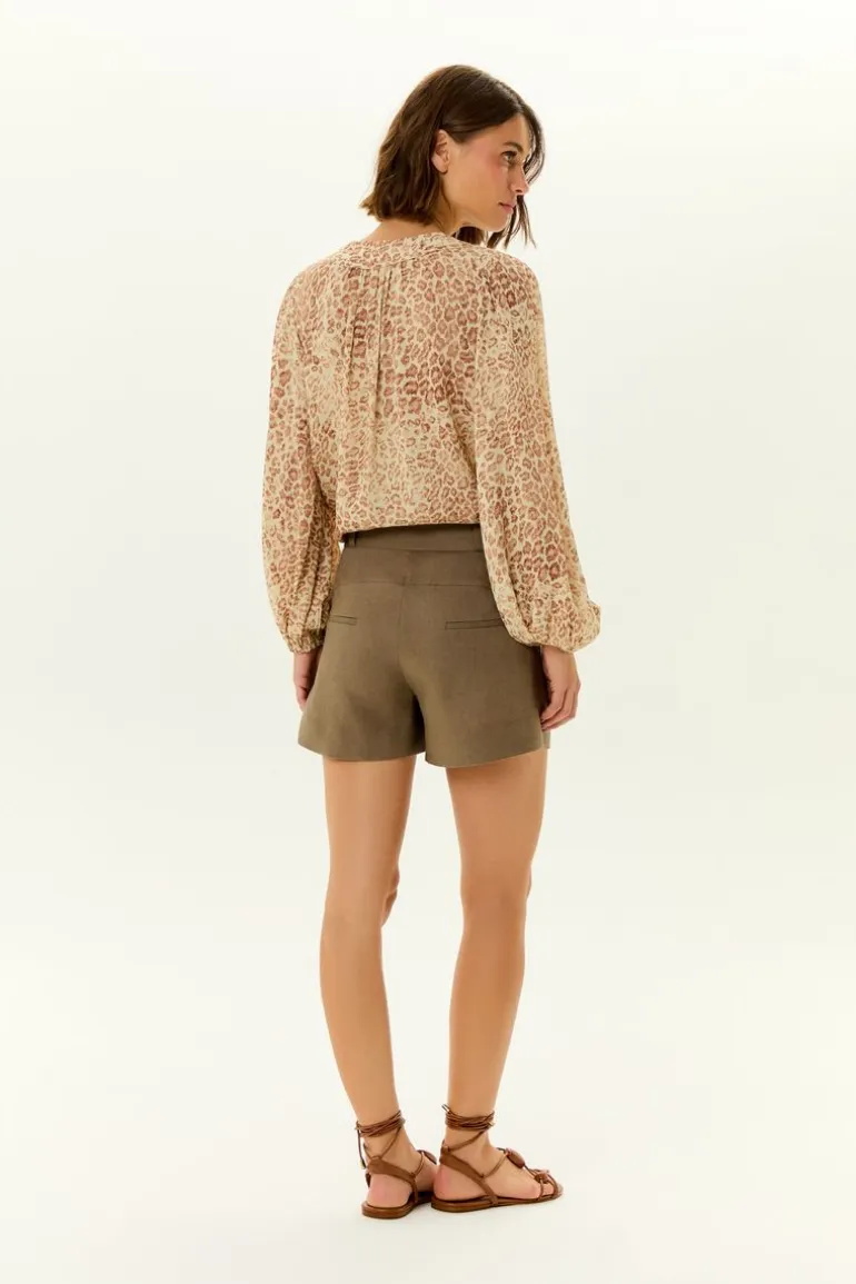 Short Linho Recortes Alfaiataria